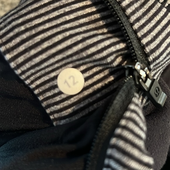 Stripped lululemon hoodie size 12 - Picture 5 of 5